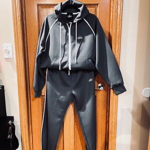 ALO Yoga Gray Tracksuit with White Accents